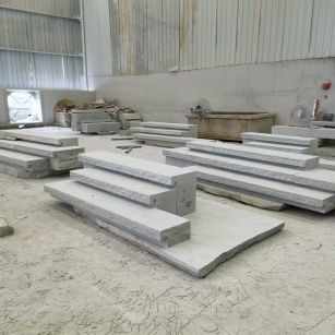 滁州 整石台阶（大面火烧+侧面自然面），出货前厂内拼装