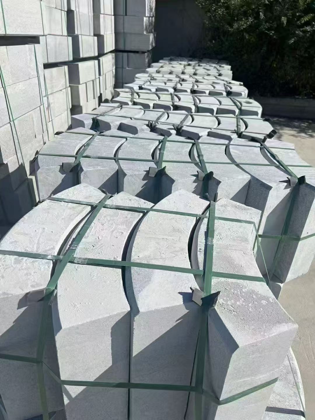 滁州 芝麻灰弧形路沿石