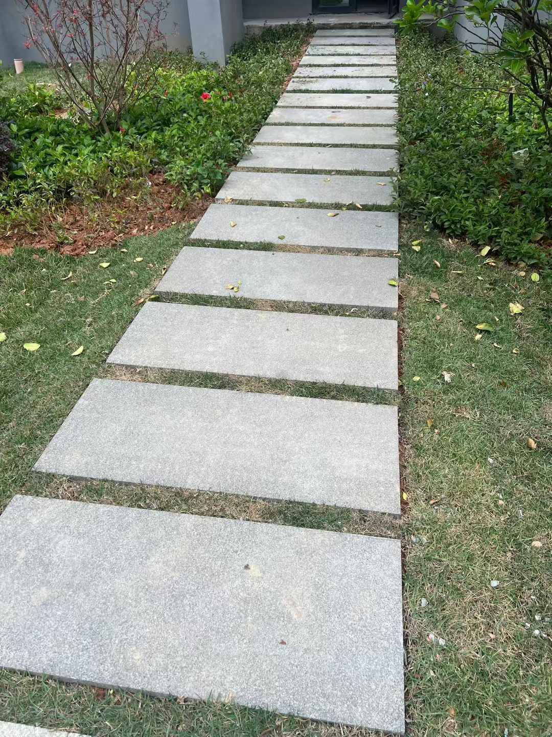 滁州 芝麻黑小区踏步、汀步石铺装效果