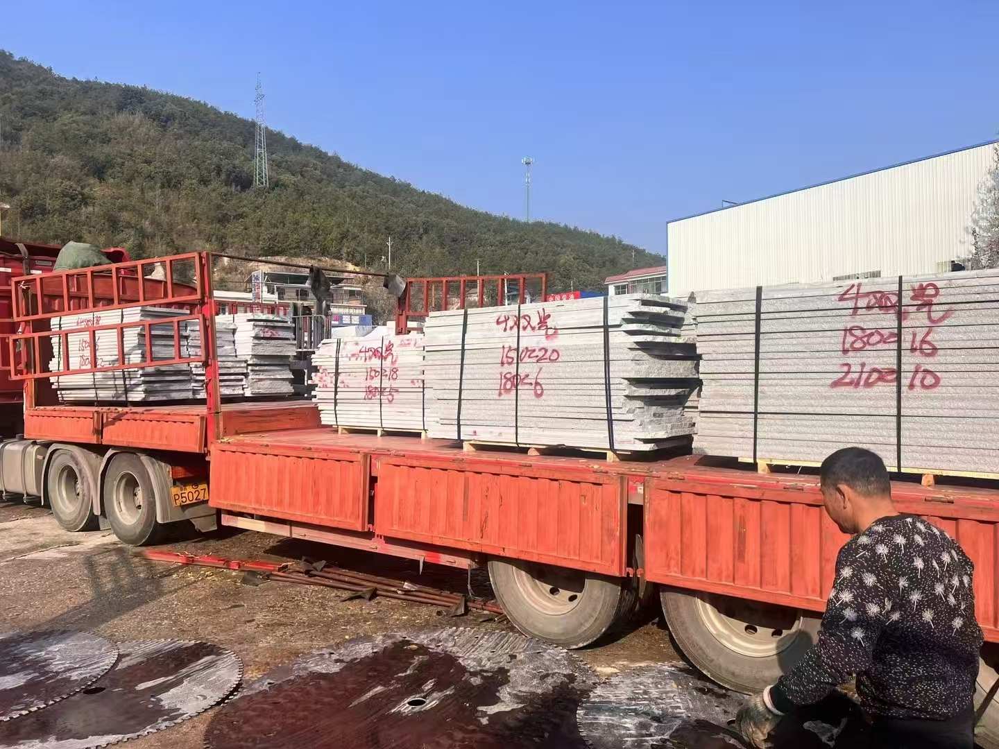 滁州 芝麻灰花岗岩光面毛板出货日常